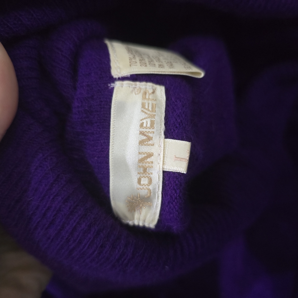Vintage Womens Lambwool Turtleneck Sweater - Picture 3 of 3
